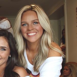 Meet your Posher, Corinne